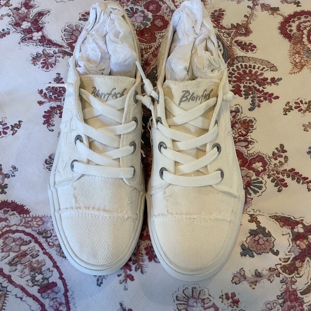 Women's White Blowfish Malibu Canvas Sneakers - Picture 3 of 5